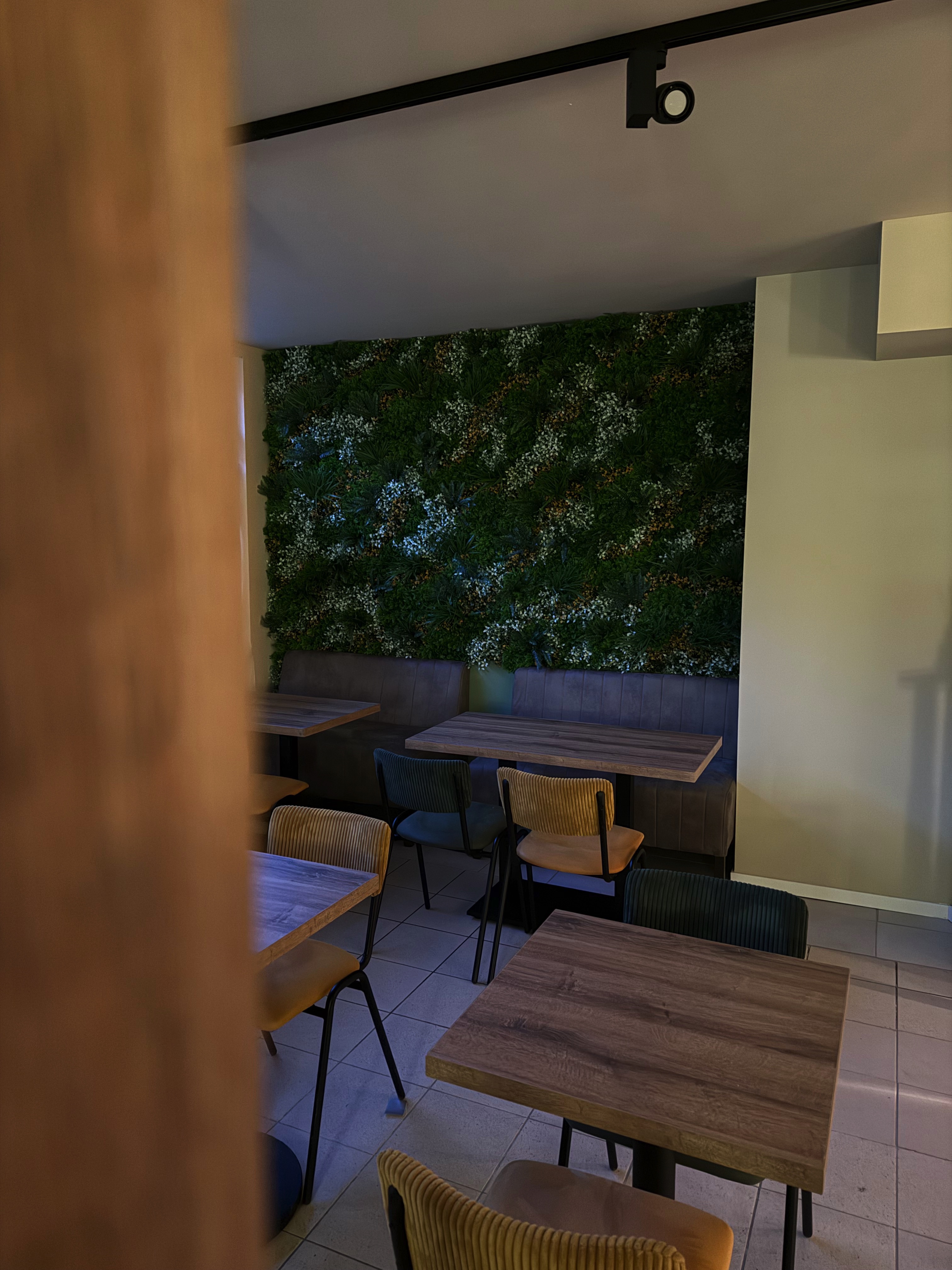 De Friet Fabrique aan de Korvelseweg in Tilburg — cafetaria en snackbar